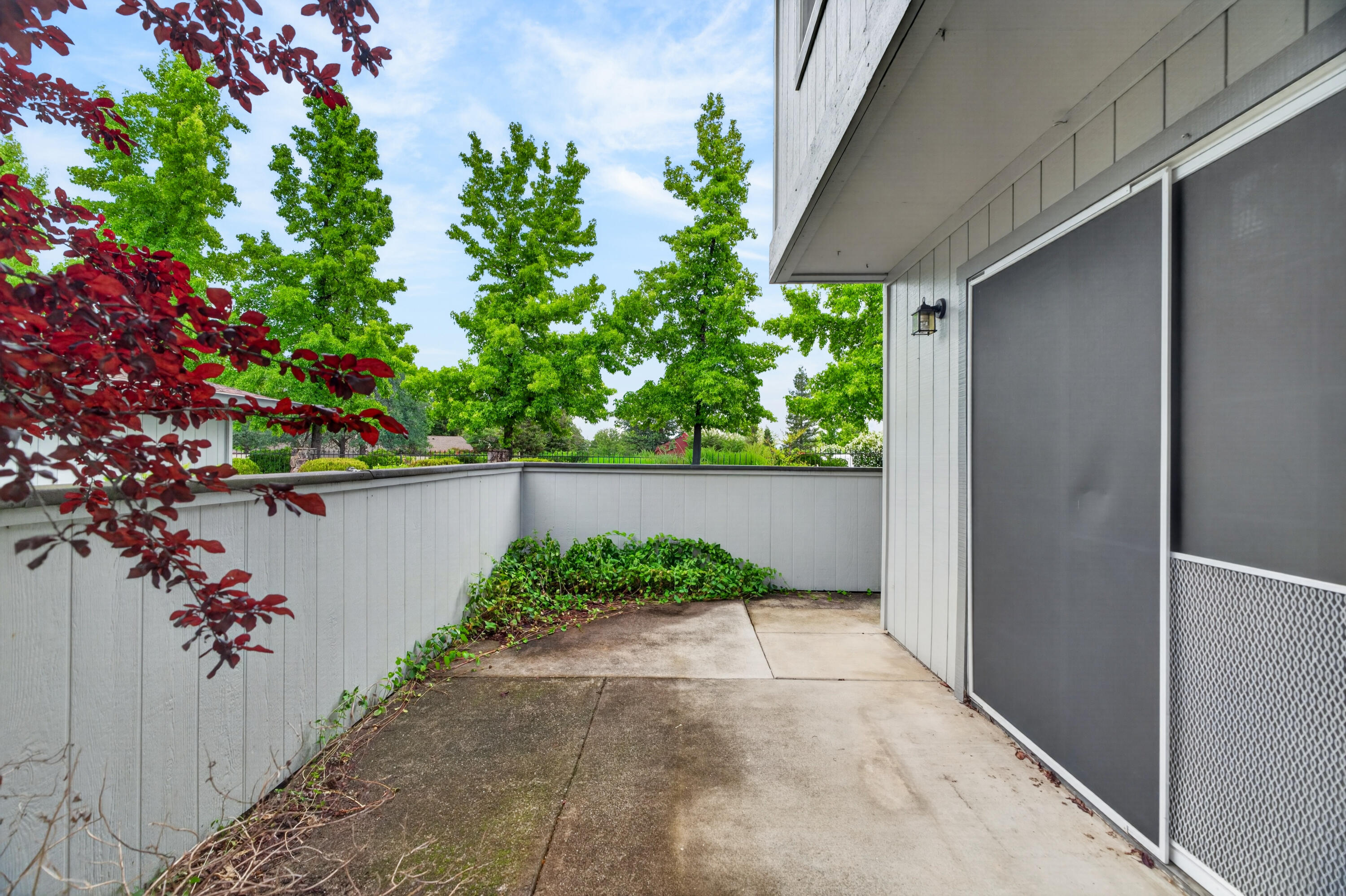 200 Ridgetop Drive, Unit 22 Redding, CA 96003 - Photo 24 of 29 Patio