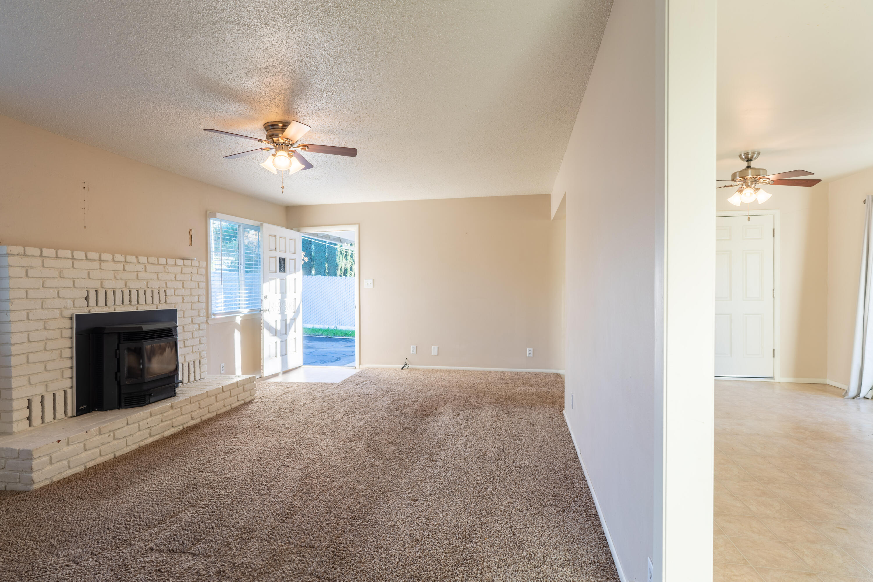 14672 Spring Branch Road Redding, CA 96003 - Photo 7 of 25 Living/Dining