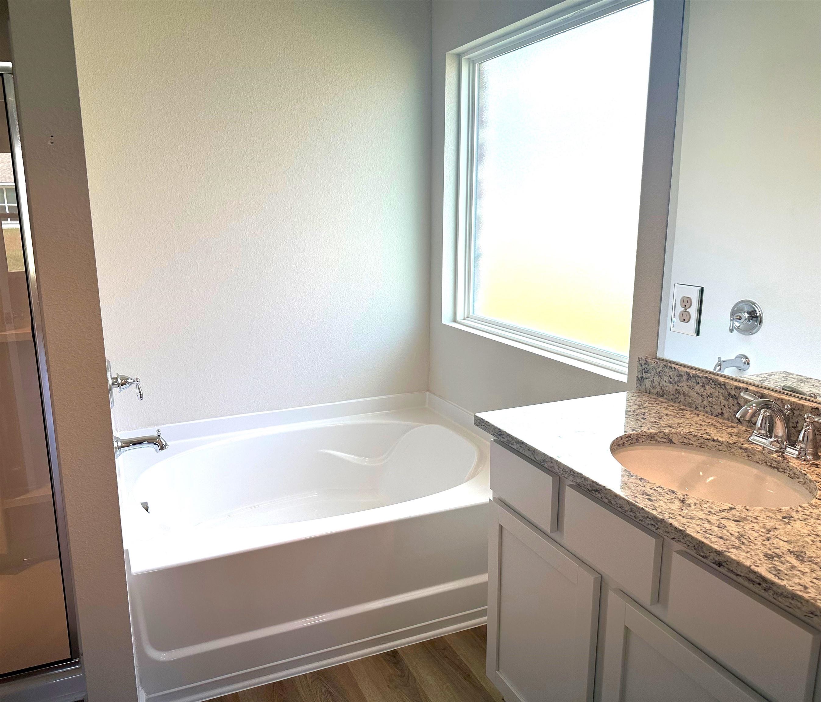 1234 Hayward Loop Foley, AL 36535 - Photo 14 of 31 Primary bathroom - soaking tub