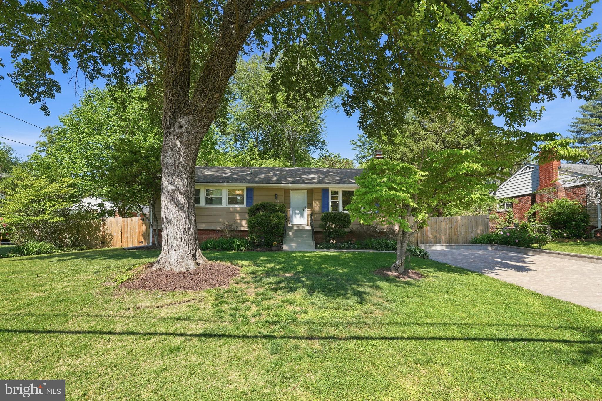 5414 Queensberry Avenue Springfield, VA 22151 - Photo 4 of 43