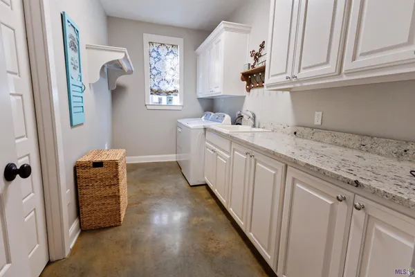 $835,000 | 11081 Toria Lane, St. Amant, LA 70774