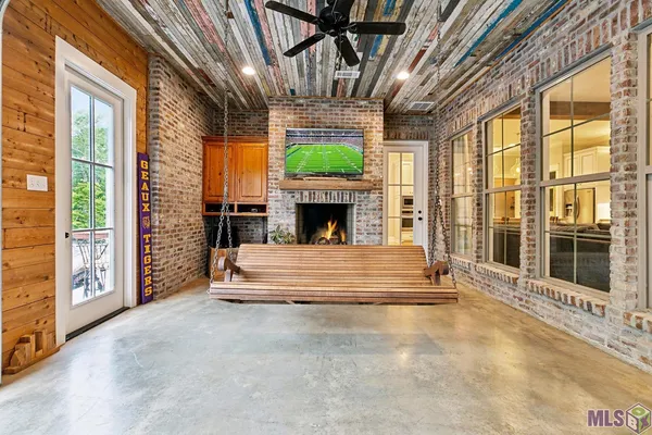 $835,000 | 11081 Toria Lane, St. Amant, LA 70774
