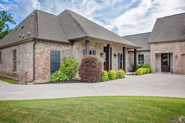 $835,000 | 11081 Toria Lane, St. Amant, LA 70774