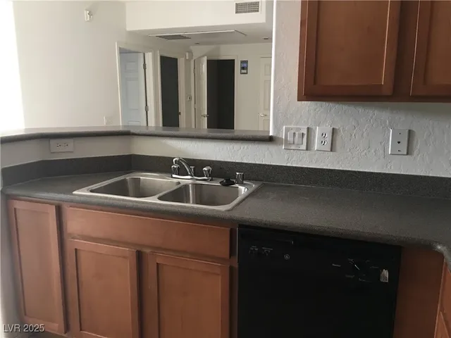 $1,350 | 6868 Sky Pointe Drive, Unit 1057, Las Vegas, NV 89131