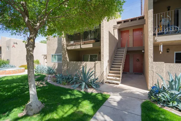 $1,595 | 5525 East Thomas Road, Unit B7, Phoenix, AZ 85018