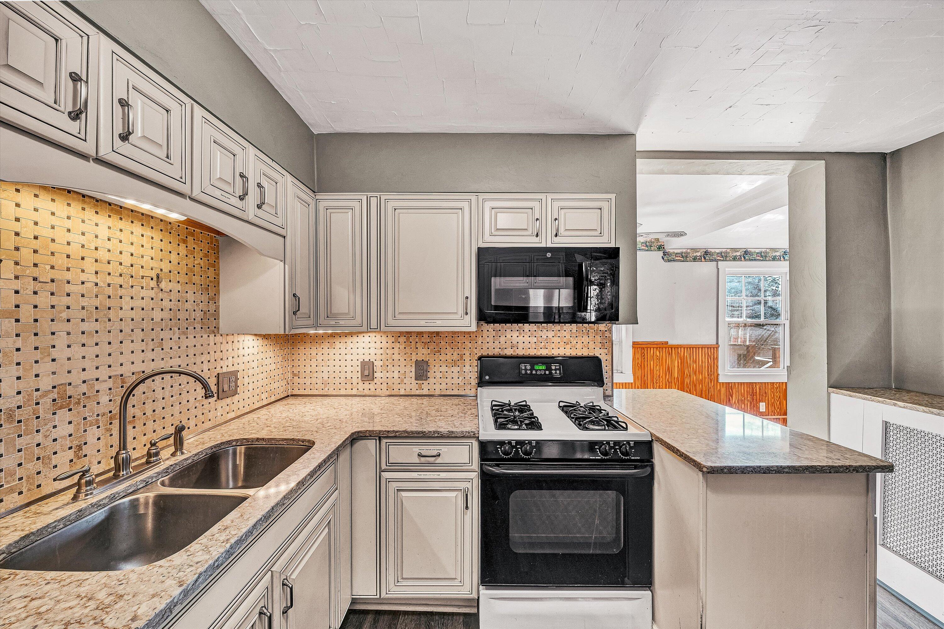 1844 Blenheim Road Southwest Roanoke, VA 24015 - Photo 13 of 29 12-VM-04803