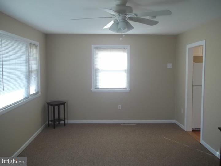 465 Dewey Road Bellmawr, NJ 08031 - Photo 13 of 21 Living Room