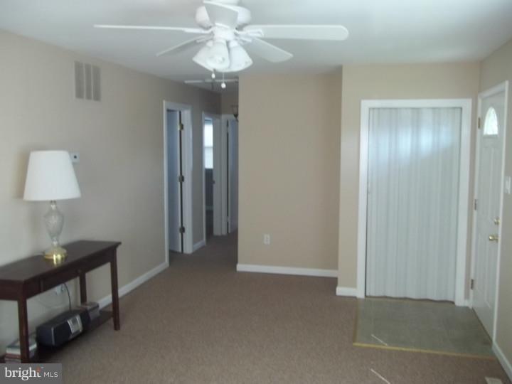 465 Dewey Road Bellmawr, NJ 08031 - Photo 14 of 21 Living Room