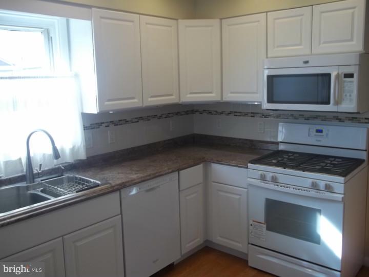 465 Dewey Road Bellmawr, NJ 08031 - Photo 5 of 21 Kitchen