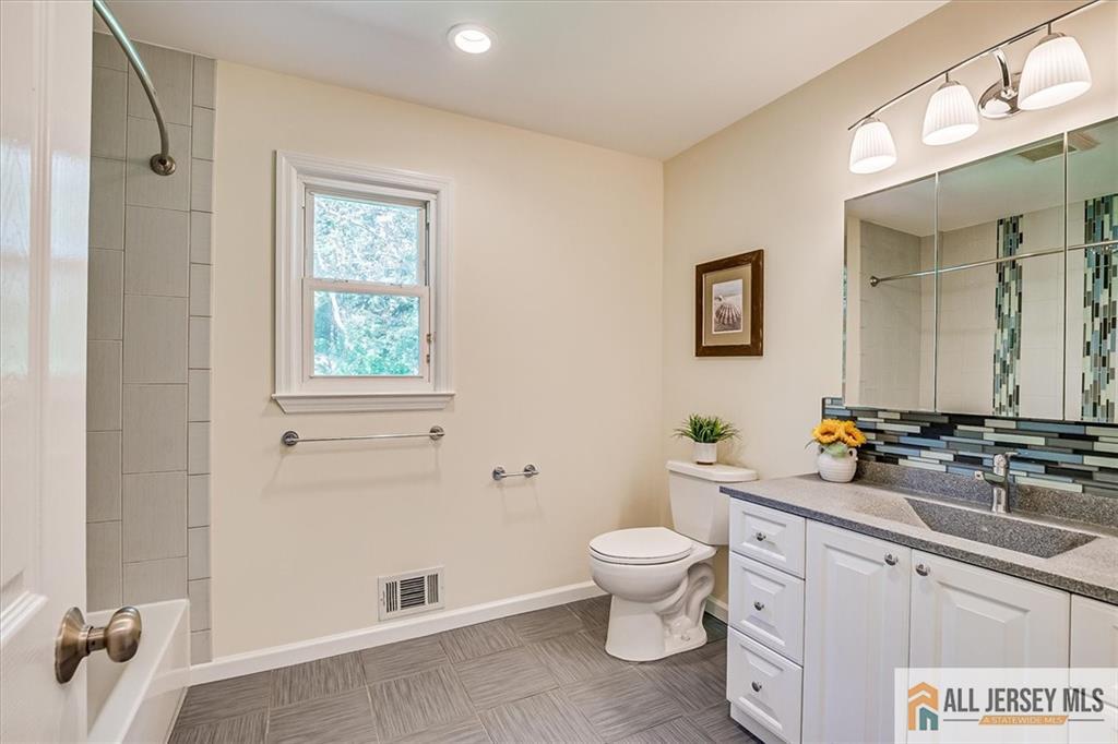 5 Queens Road East Brunswick, NJ 08816 - Photo 38 of 54 Gallery Image 38