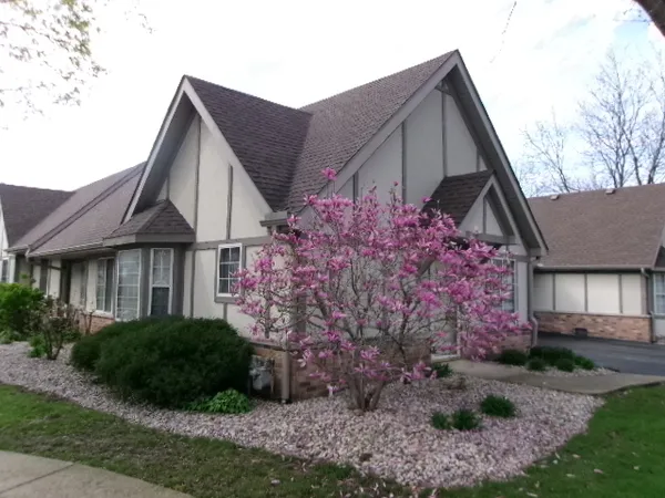 $229,900 | 1785 Willow Cir Drive, Unit 1785, Crest Hill, IL 60403
