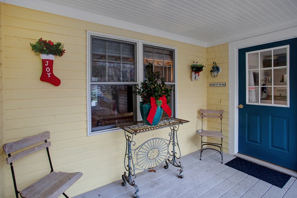 55 Pond Circle Mashpee, MA 02649 - Photo 3 of 40 a view of a room with gym equipment