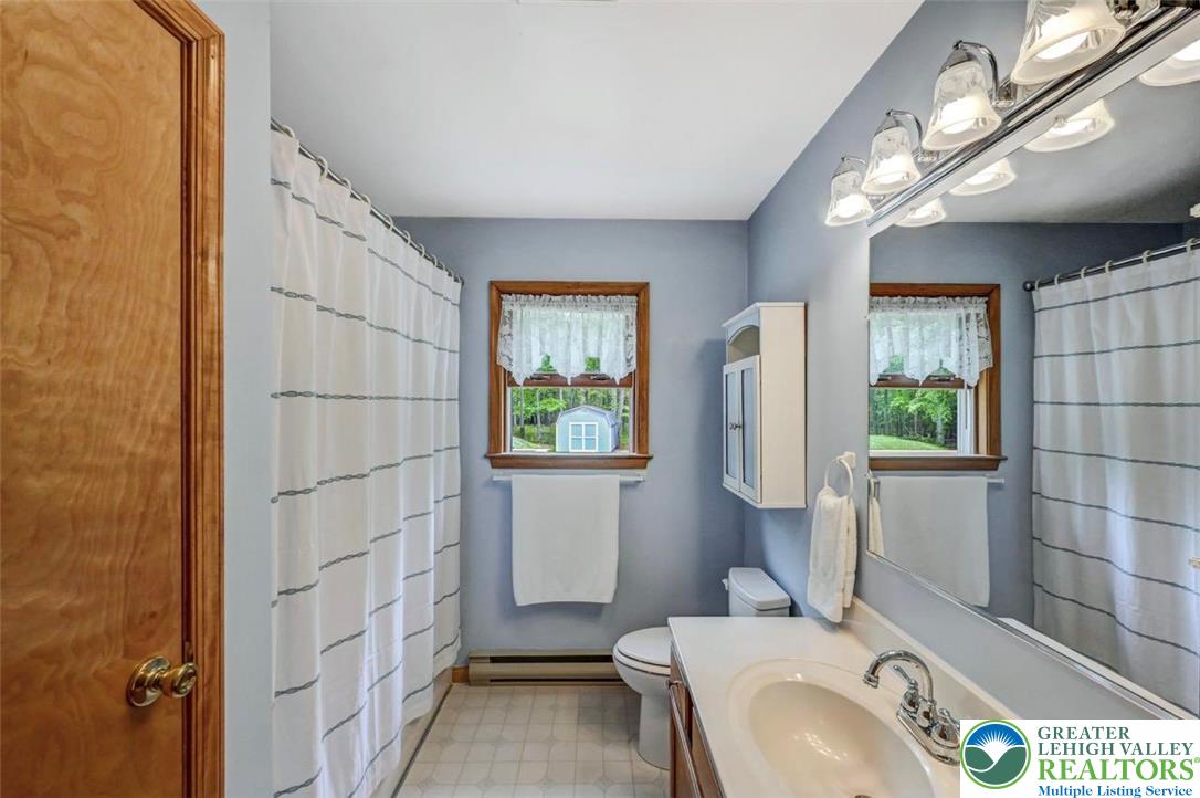 187 Wellington Road Stroudsburg, PA 18360 - Photo 44 of 58 Main Full Bath w/ Linen Closet