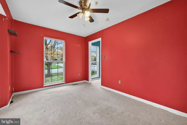 a view of a big room with closet and windows
