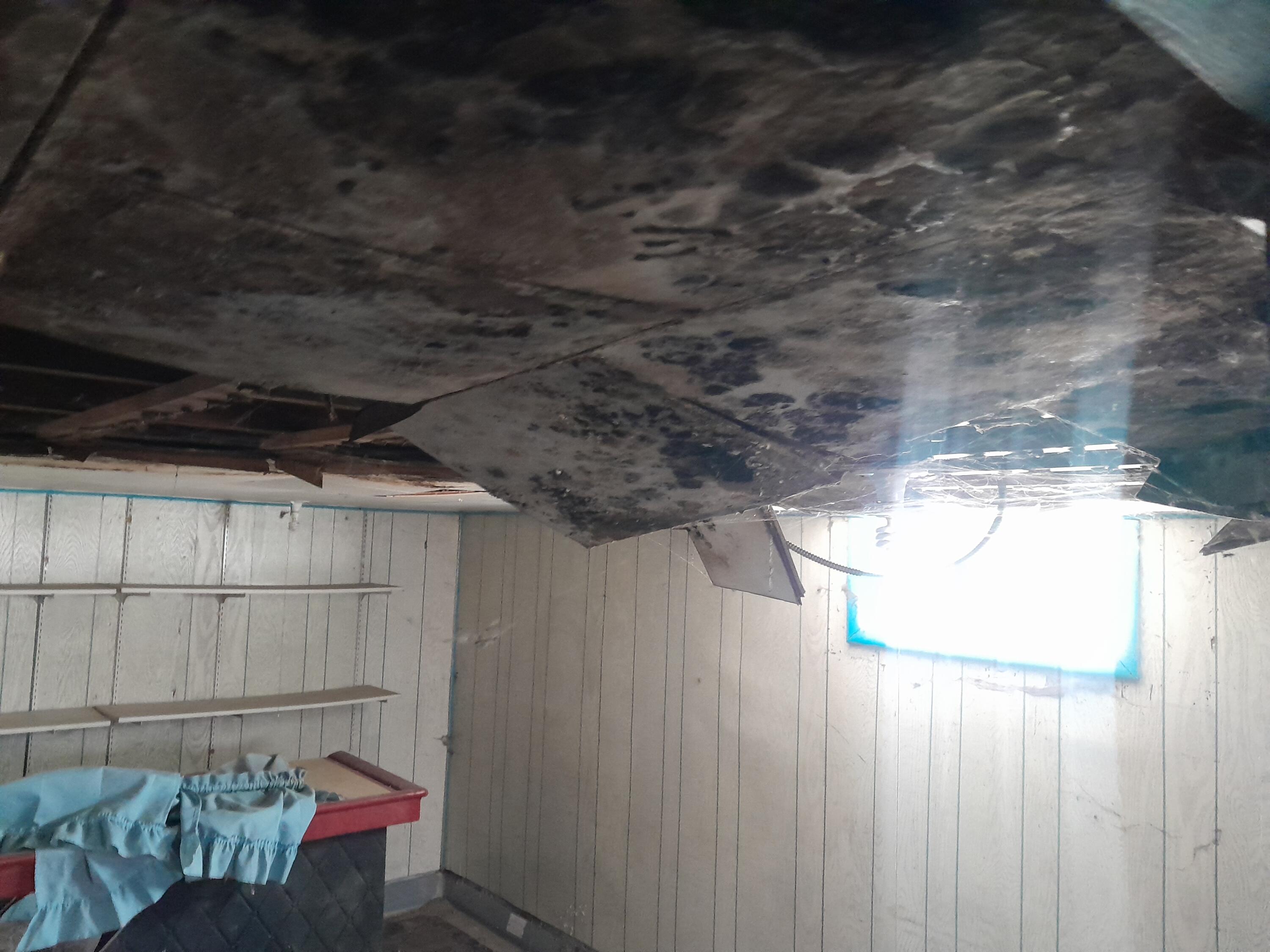 266 Johnson Street Gary, IN 46404 - Photo 15 of 16 a room with furniture and a table