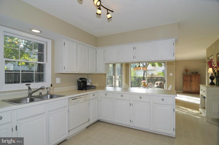 14527 Pebblestone Drive Silver Spring, MD 20905 - Photo 22 of 28 Kitchen