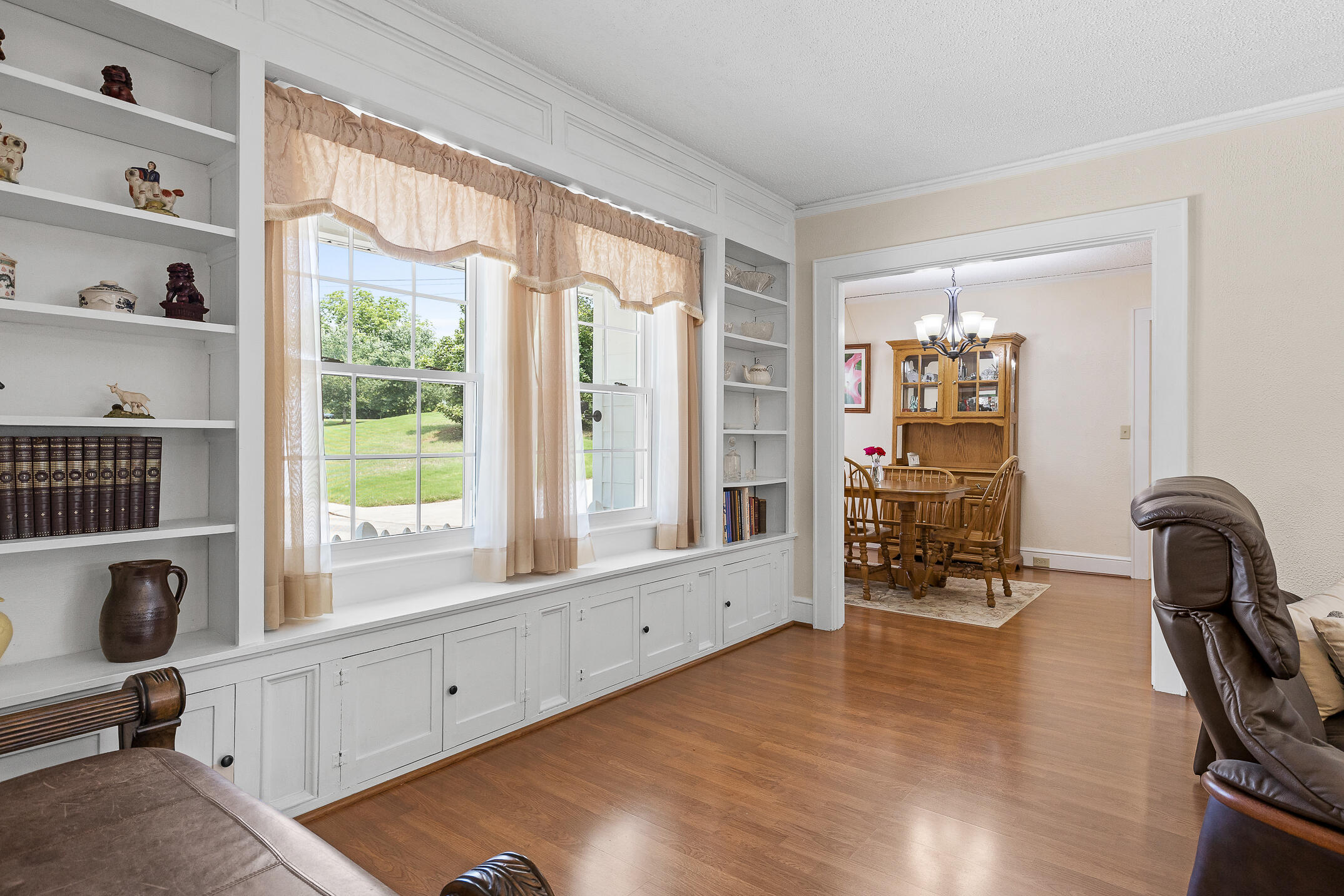 184 Old County Road Ringgold, GA 30736 - Photo 14 of 50 Living Room Built-ins