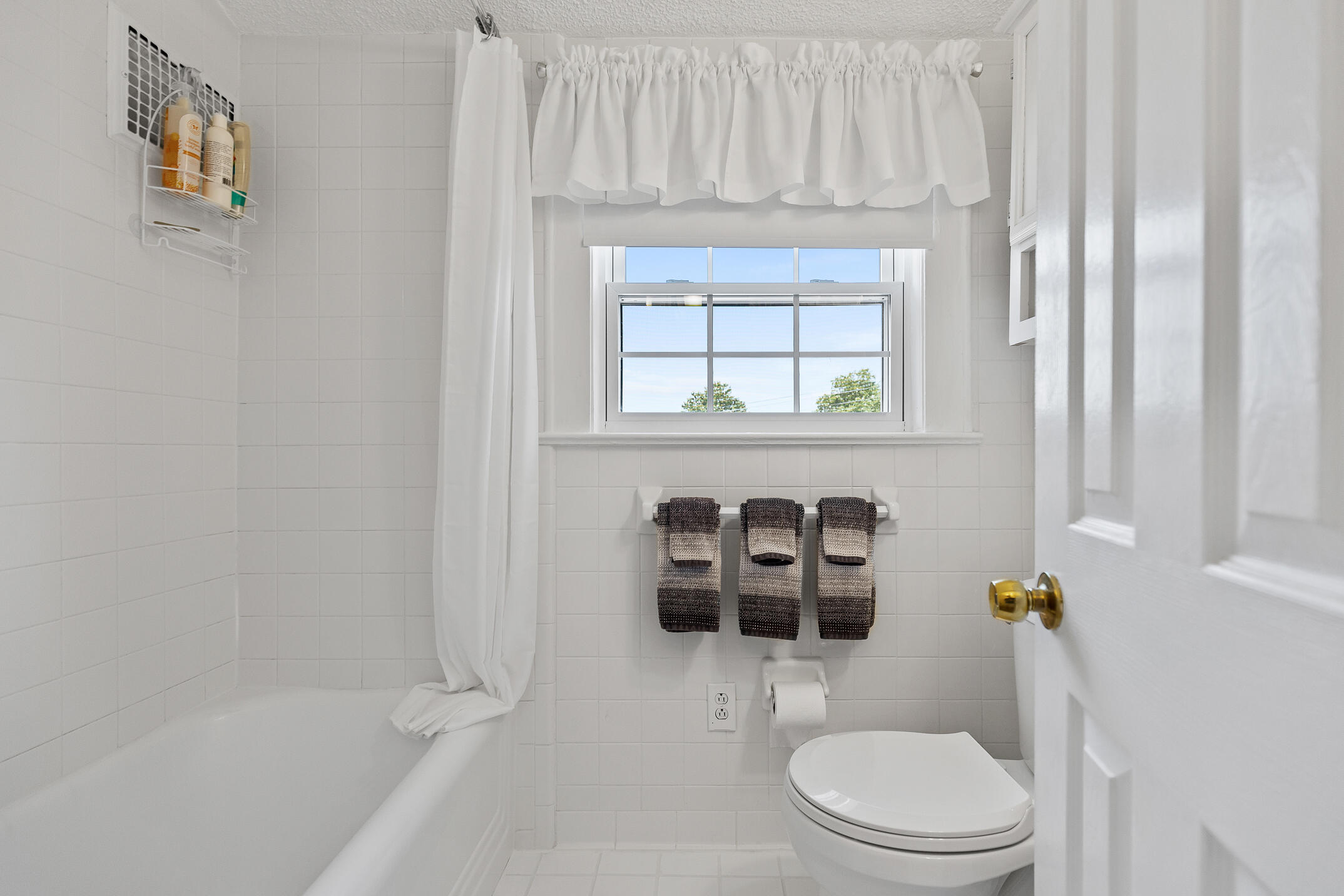 184 Old County Road Ringgold, GA 30736 - Photo 22 of 50 Upstairs Bathroom
