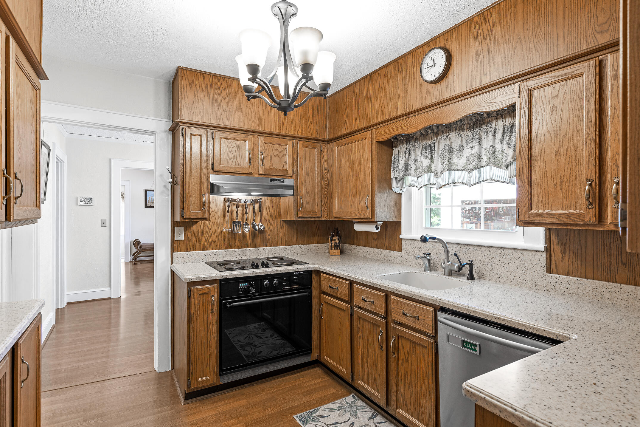 184 Old County Road Ringgold, GA 30736 - Photo 10 of 50 Kitchen Oven & Stove