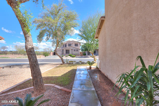 21586 Greenway Road Maricopa, AZ 85138 - Photo 5 of 52 05
