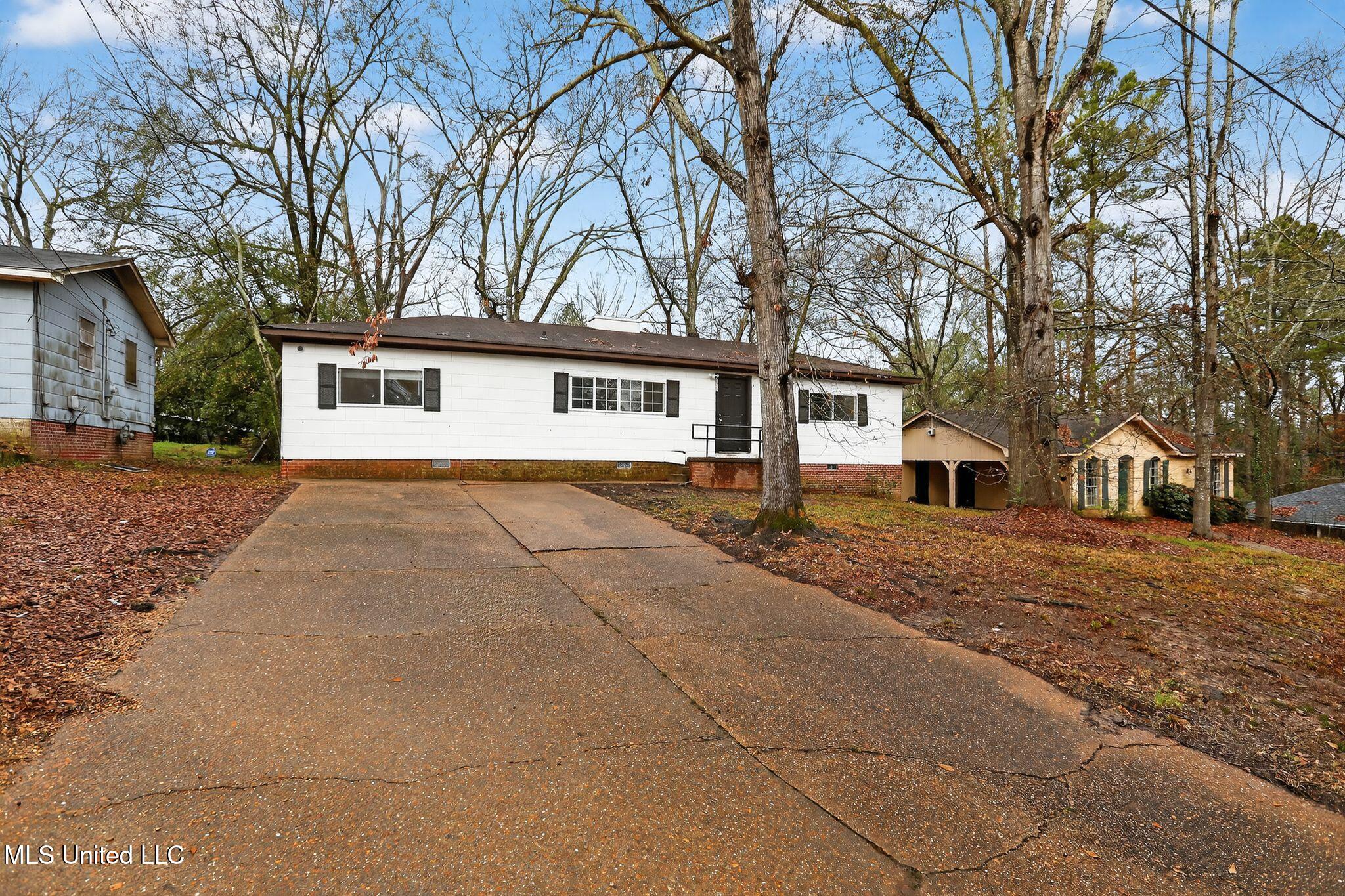 2815 Tara Road Jackson, MS 39212 - Photo 2 of 37 04_2815_Tara_Rd_Jackson_MS_39212-Exterio