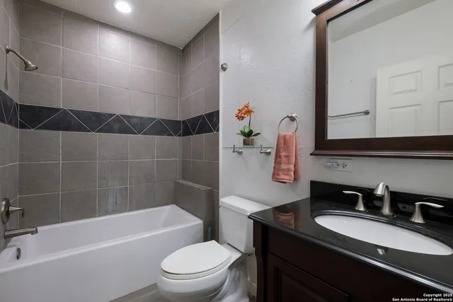 $1,475,000 | 123 Serene Creek Lane, McQueeney, TX 78123