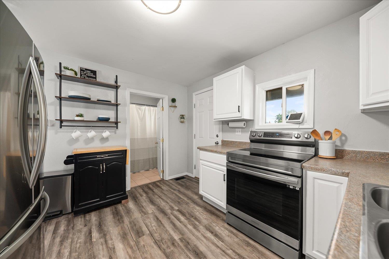 427 East Glass Avenue Spokane, WA 99207 - Photo 15 of 29