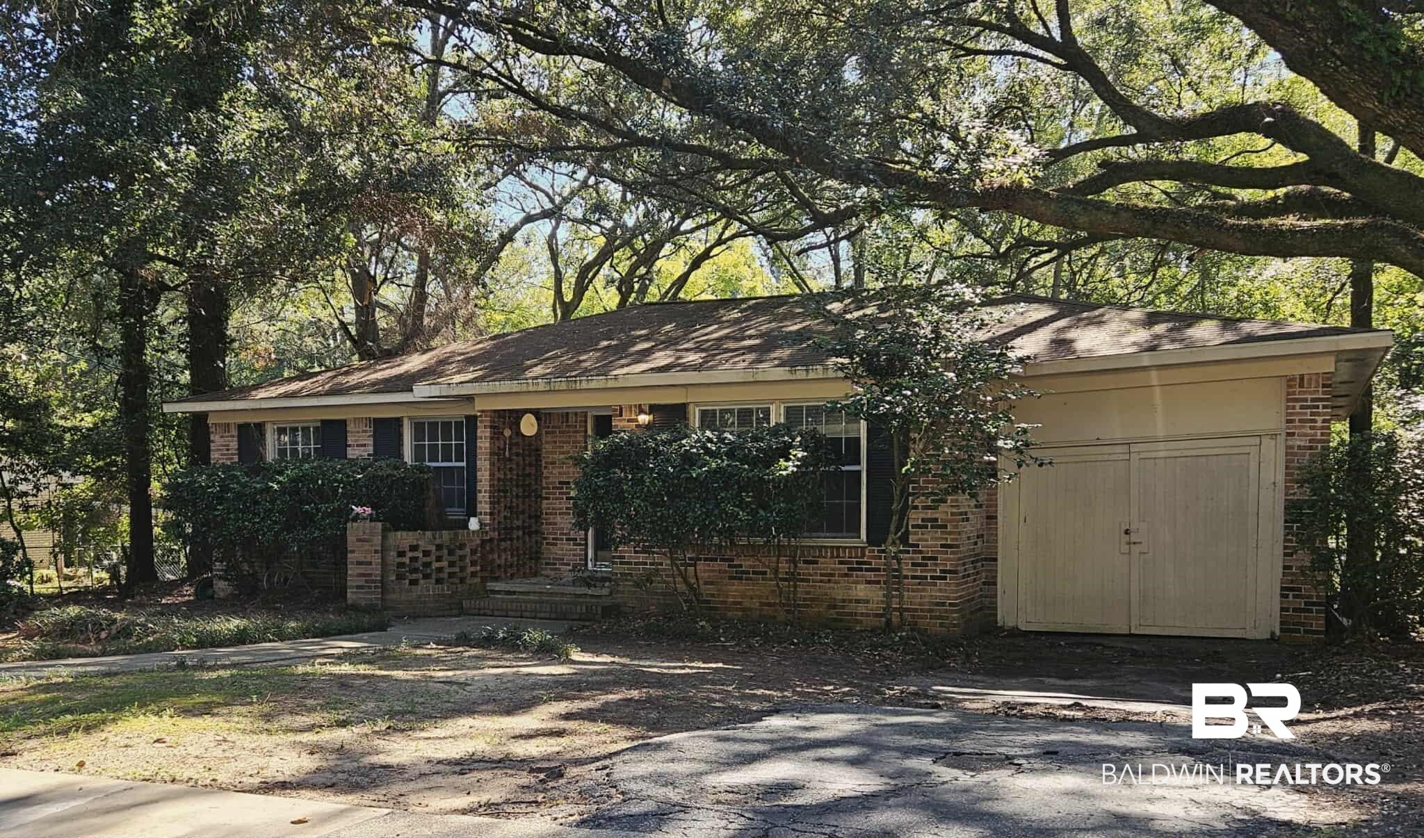 324 Vanderbilt Drive Mobile, AL 36608 - Photo 2 of 17 Ranch-style house featuring brick siding