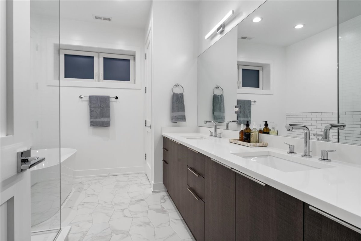 2005 West Huron Street, Unit 1 Chicago, IL 60612 - Photo 16 of 30 a spacious bathroom with a sink a large mirror and a bathtub