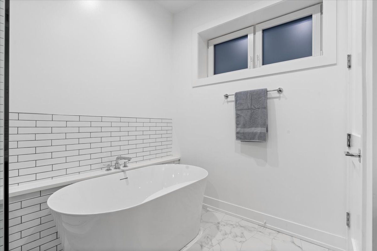 2005 West Huron Street, Unit 1 Chicago, IL 60612 - Photo 18 of 30 a bathroom with a bathtub and a sink