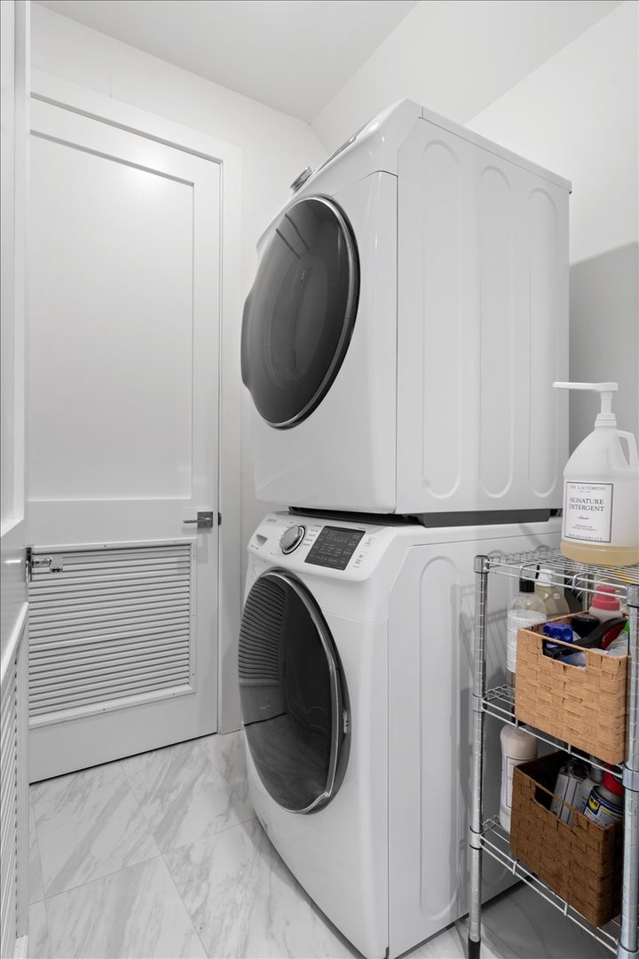 2005 West Huron Street, Unit 1 Chicago, IL 60612 - Photo 24 of 30 a utility room with dryer and washer