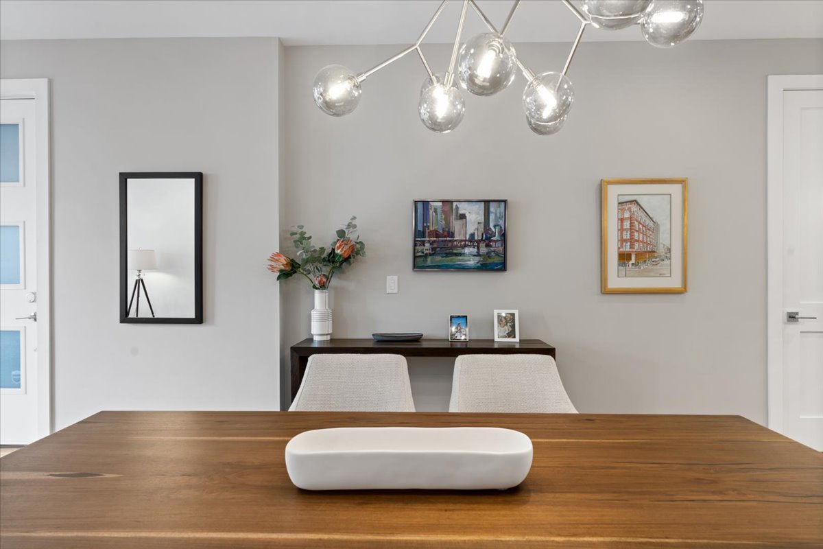 2005 West Huron Street, Unit 1 Chicago, IL 60612 - Photo 6 of 30 a white house with table and chairs