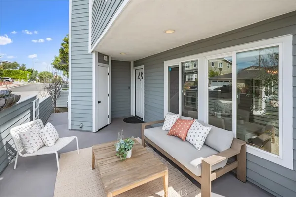 $1,499,000 | 1300 12th Street, Unit E, Manhattan Beach, CA 90266