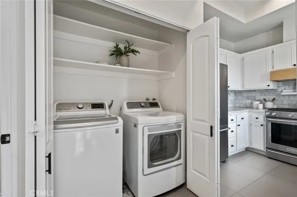 $1,499,000 | 1300 12th Street, Unit E, Manhattan Beach, CA 90266