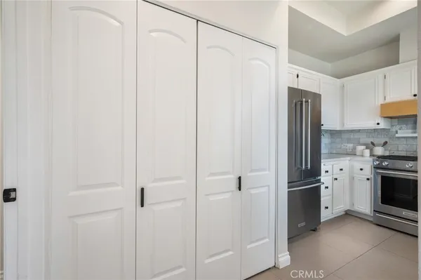 $1,499,000 | 1300 12th Street, Unit E, Manhattan Beach, CA 90266