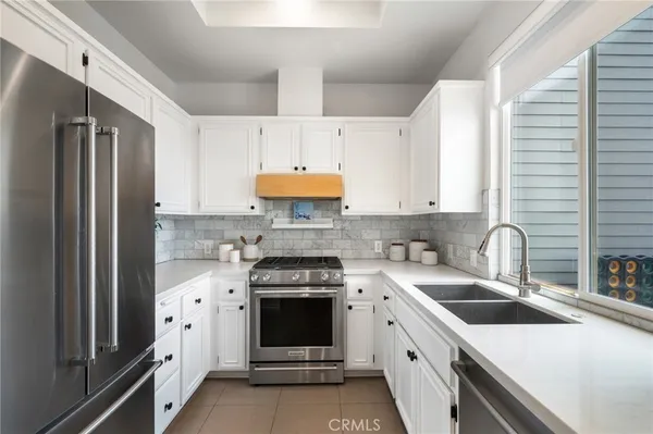 $1,499,000 | 1300 12th Street, Unit E, Manhattan Beach, CA 90266