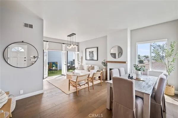 $1,499,000 | 1300 12th Street, Unit E, Manhattan Beach, CA 90266