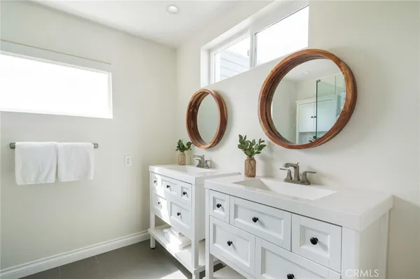 $1,499,000 | 1300 12th Street, Unit E, Manhattan Beach, CA 90266