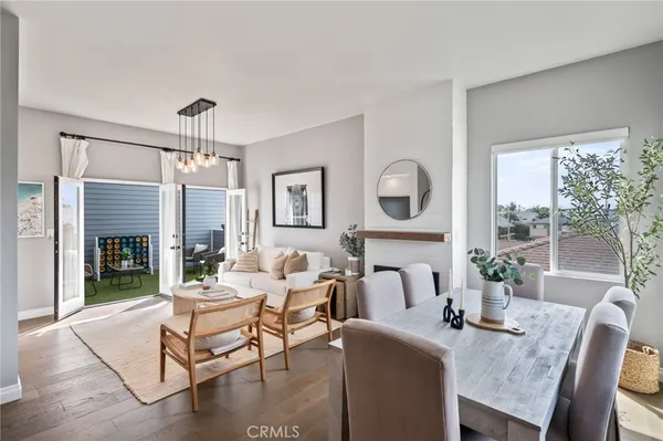 $1,499,000 | 1300 12th Street, Unit E, Manhattan Beach, CA 90266