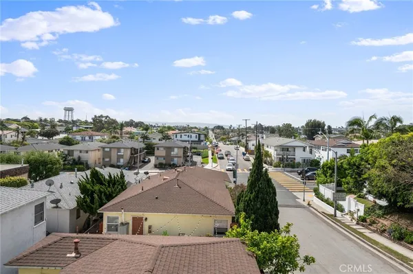 $1,499,000 | 1300 12th Street, Unit E, Manhattan Beach, CA 90266