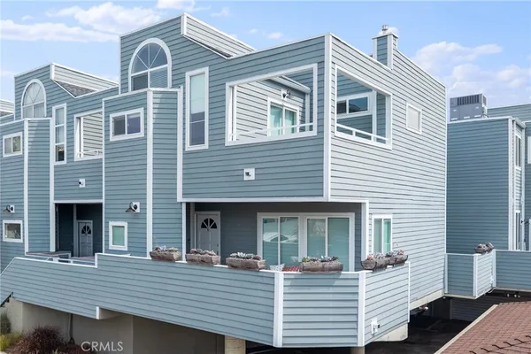 $1,499,000 | 1300 12th Street, Unit E, Manhattan Beach, CA 90266