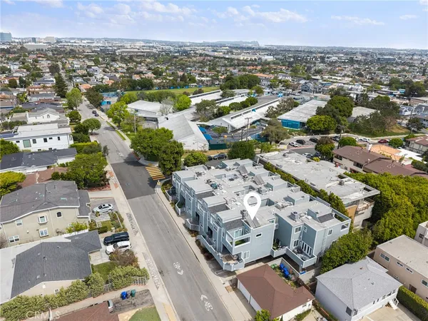 $1,499,000 | 1300 12th Street, Unit E, Manhattan Beach, CA 90266