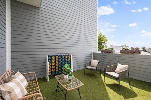 $1,499,000 | 1300 12th Street, Unit E, Manhattan Beach, CA 90266
