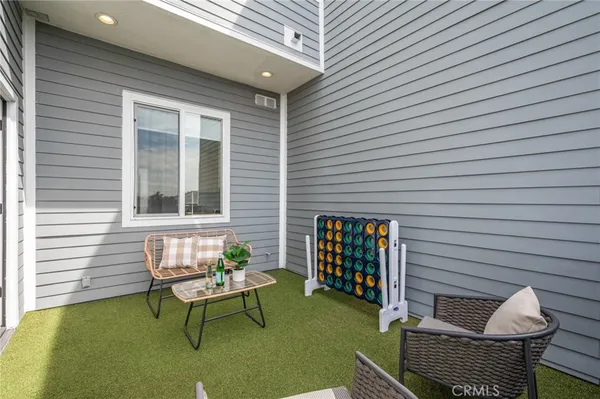 $1,499,000 | 1300 12th Street, Unit E, Manhattan Beach, CA 90266