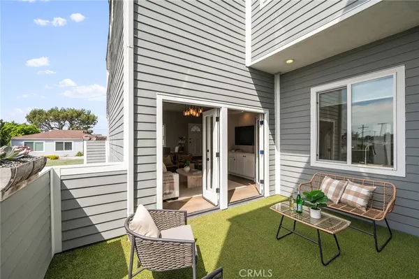 $1,499,000 | 1300 12th Street, Unit E, Manhattan Beach, CA 90266