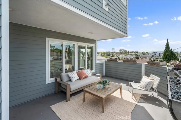 $1,499,000 | 1300 12th Street, Unit E, Manhattan Beach, CA 90266