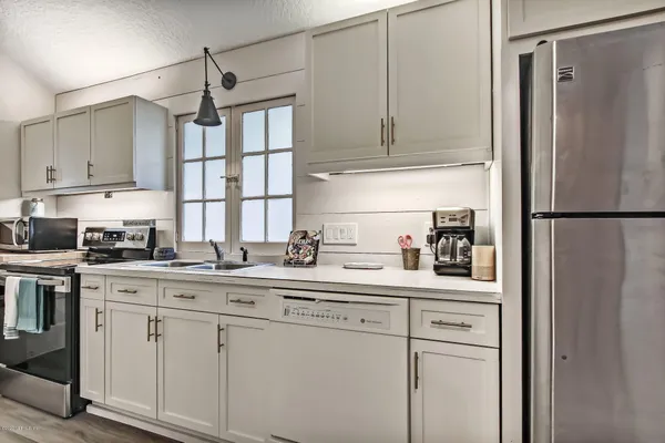 $1,800 | 4050 McGirts Boulevard, Jacksonville, FL 32210