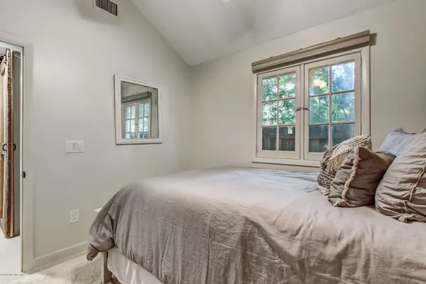 $1,800 | 4050 McGirts Boulevard, Jacksonville, FL 32210