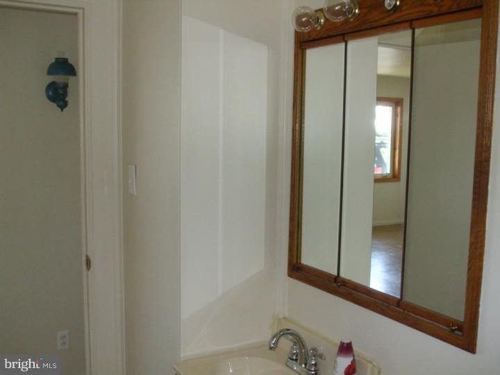 606 Auburn Road Fairless Hills, PA 19030 - Photo 11 of 17 Bathroom