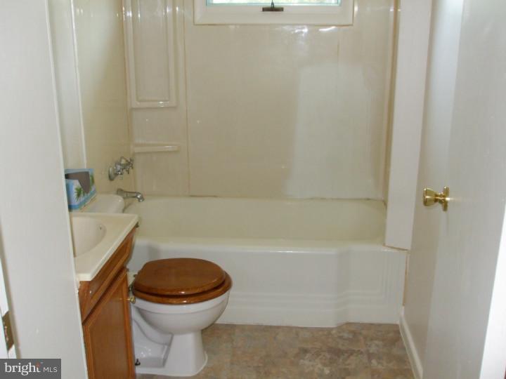 606 Auburn Road Fairless Hills, PA 19030 - Photo 6 of 17 Bathroom